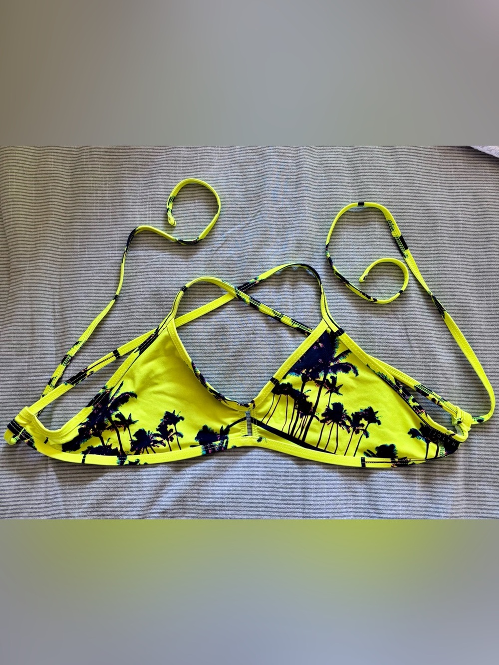 Jolyn deadstock bikini top - like new!